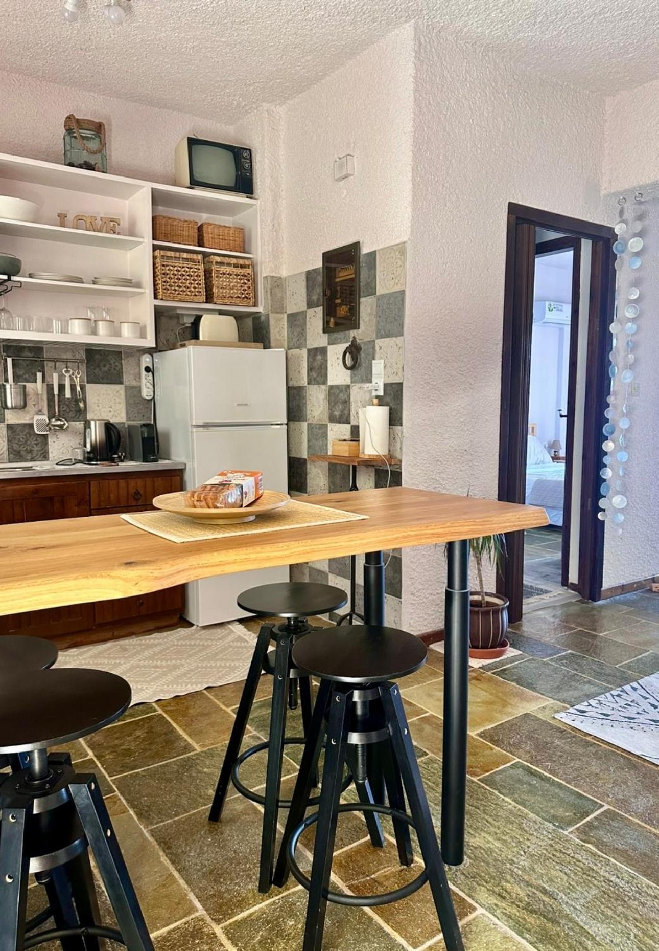 Seaterra Boutique Suite Каламос Екстериор снимка